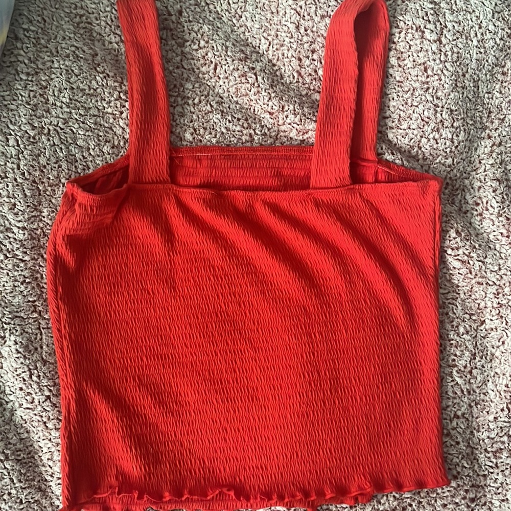 Red cropped tank - Picture 2 of 3